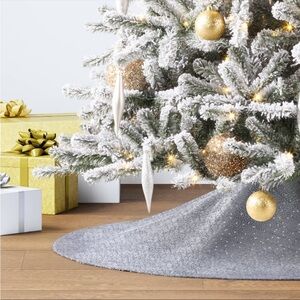 Elegant Gray Patterned Tree Skirt